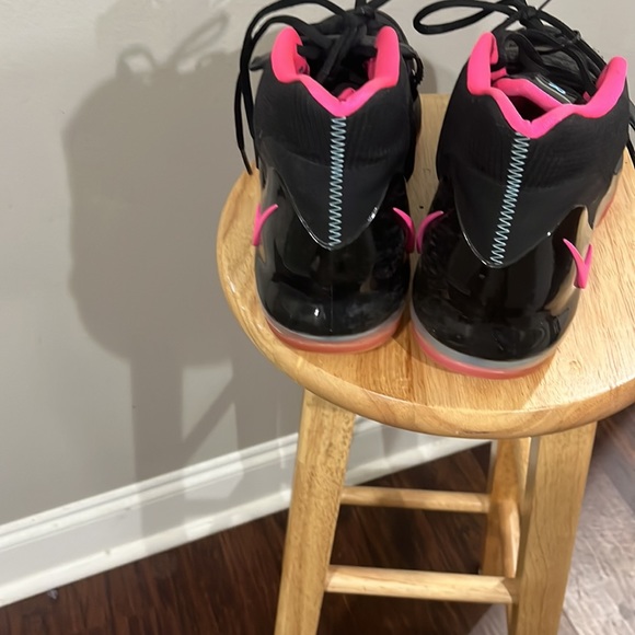 Nike - Picture 5 of 6